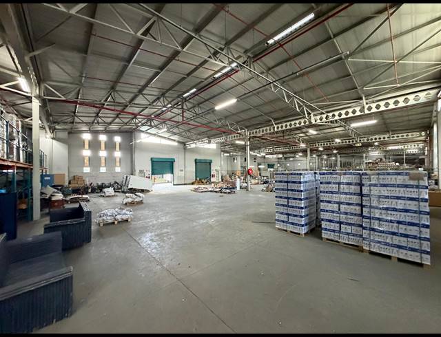 3,300M² WAREHOUSE TO LET IN HALFWAY HOUSE